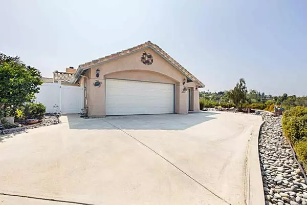 12033 Sterling Hill Ln, Lakeside, CA 92040