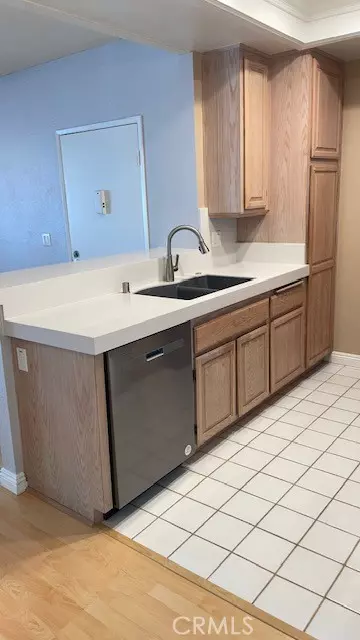 Lake Forest (el Toro), CA 92630,20702 El Toro Road #325