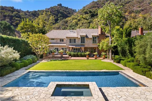 2562 Mandeville Canyon Road, Los Angeles, CA 90049