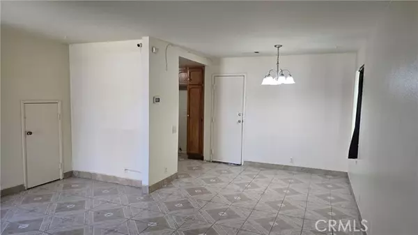 Arleta (los Angeles), CA 91331,9601 Woodman Avenue #8