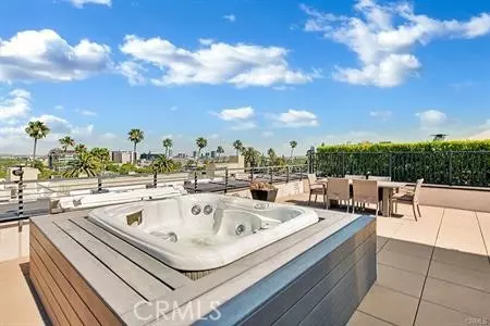 Beverly Hills, CA 90210,432 N OAKHURST #503