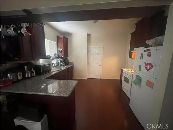 Pomona, CA 91766,942 E 6th Street