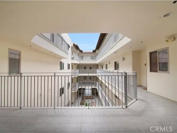 North Hollywood (los Angeles), CA 91601,5016 Bakman Avenue #304