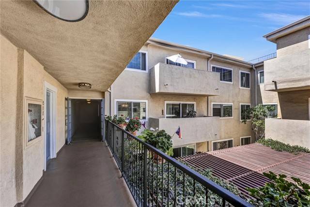 West Hollywood, CA 90069,1203 N Sweetzer Avenue #215