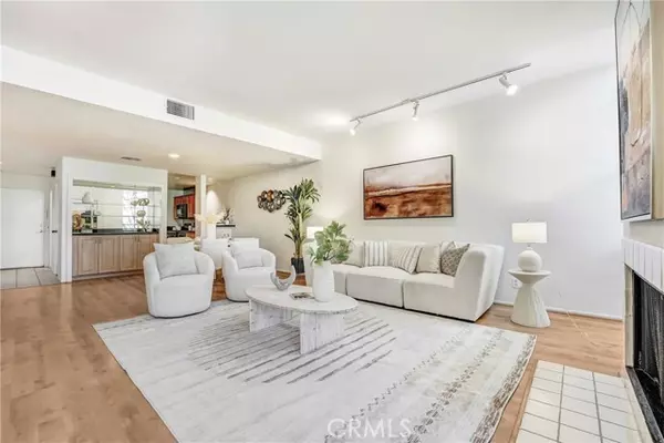 Los Angeles, CA 90068,3884 Fredonia Drive #F