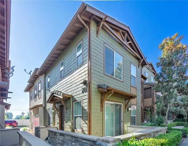 717 S Azusa Avenue #F, Azusa, CA 91702