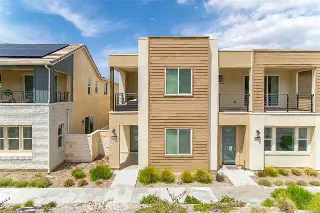 Valencia (santa Clarita), CA 91381,27218 Narrowleaf Willow Lane