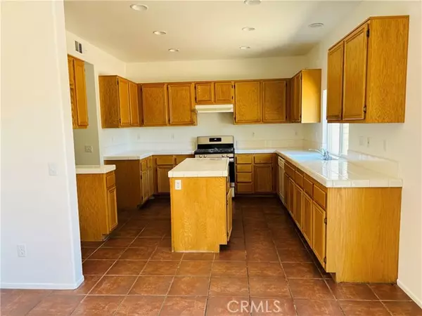 Victorville, CA 92392,13145 Falcon Trail