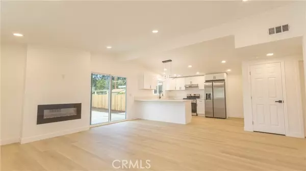 Santa Ana, CA 92703,413 S Poplar