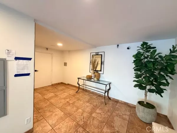 Sherman Oaks, CA 91423,14106 Dickens Street #101