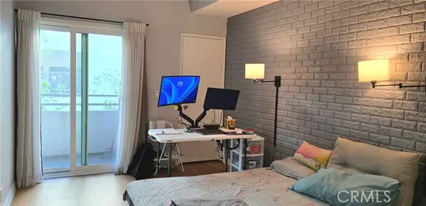 Long Beach, CA 90802,730 W 4th #203