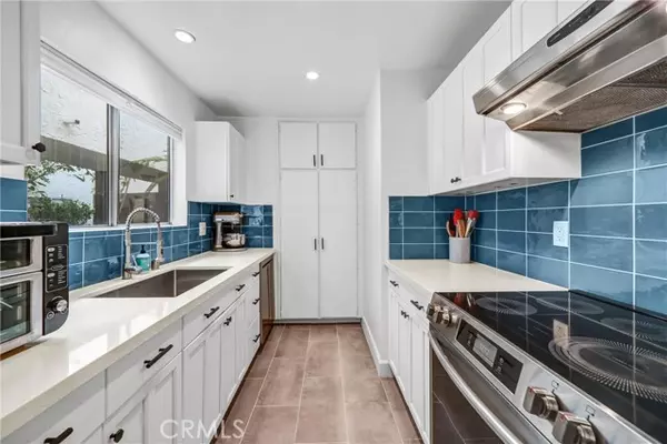 West Hollywood, CA 90069,8400 De Longpre #212