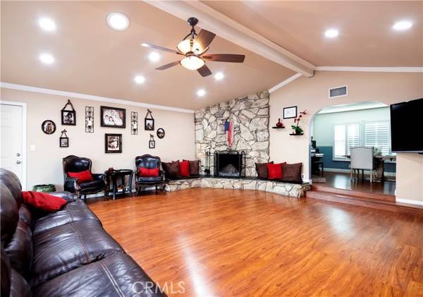 8700 Rincon Avenue, Sun Valley (los Angeles), CA 91352