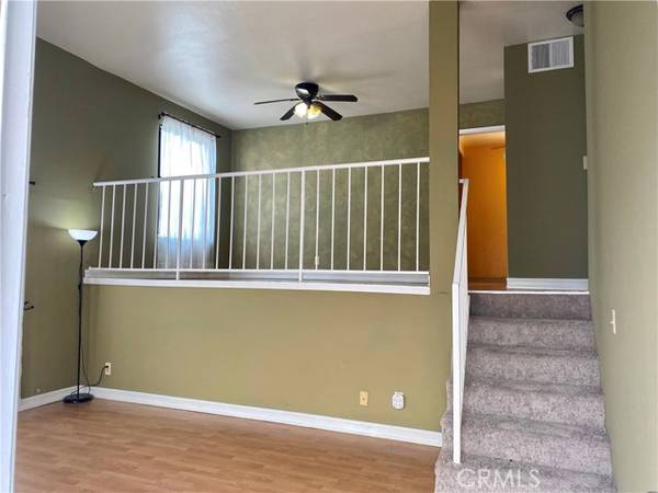 14293 Foothill Boulevard #22, Sylmar (los Angeles), CA 91342