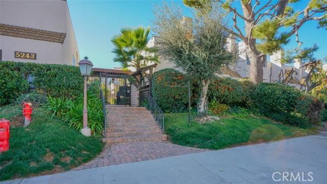 5243 Yarmouth Avenue #27, Encino (los Angeles), CA 91316