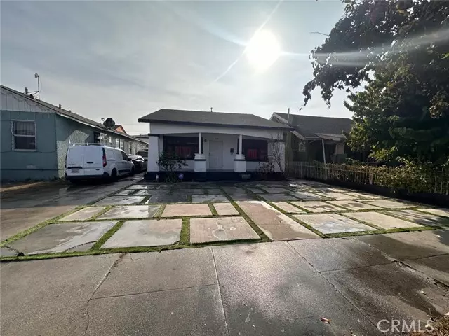 924 W 56th Street, Los Angeles, CA 90037