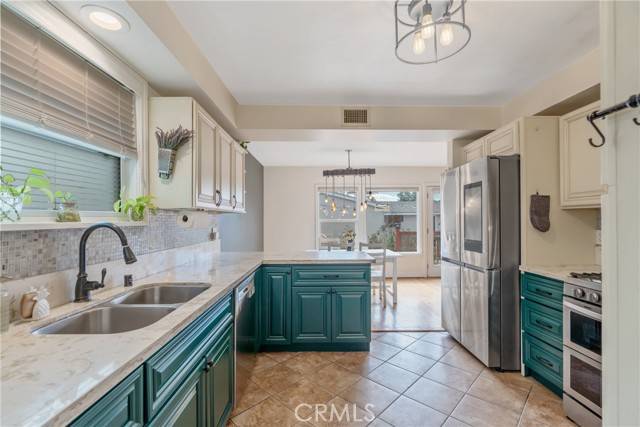 14844 Lull Street, Van Nuys (los Angeles), CA 91405