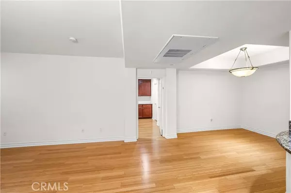Sherman Oaks, CA 91411,15206 Burbank Boulevard #104
