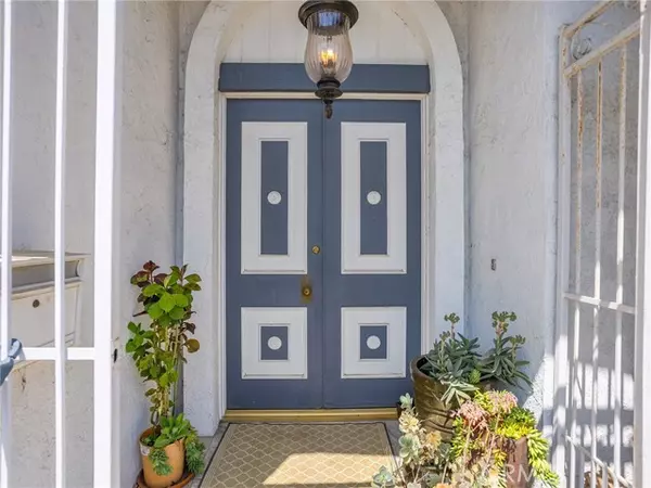 Panorama City (los Angeles), CA 91402,8434 Dorrington Avenue