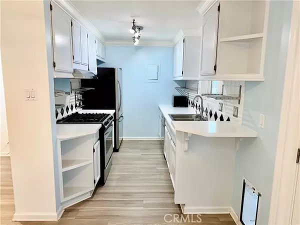 Studio City (los Angeles), CA 91602,11138 Aqua Vista Street #3