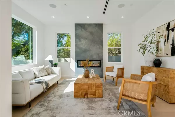 Burbank, CA 91505,934 N Fairview Street