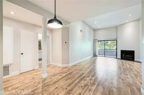 Los Angeles, CA 90042,4280 Via Arbolada #201