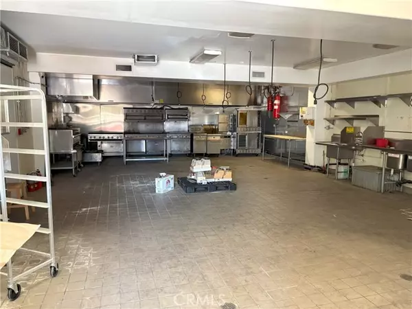 Burbank, CA 91506,1861 Victory Place