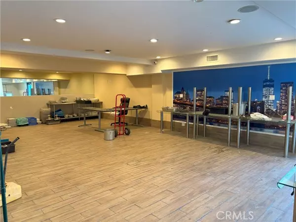 Burbank, CA 91506,1861 Victory Place