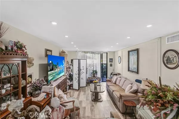 Los Angeles, CA 90042,4040 Via Marisol # 123