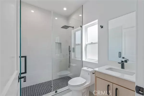 Granada Hills (los Angeles), CA 91344,11142 Woodley Avenue