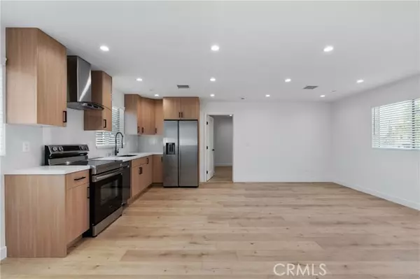 Granada Hills (los Angeles), CA 91344,11142 Woodley Avenue #1/2