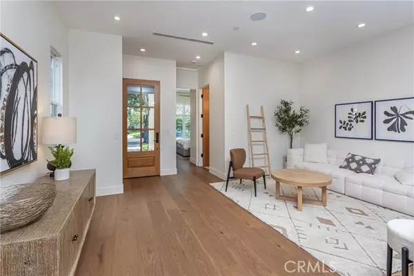 Burbank, CA 91506,819 N Fairview Street