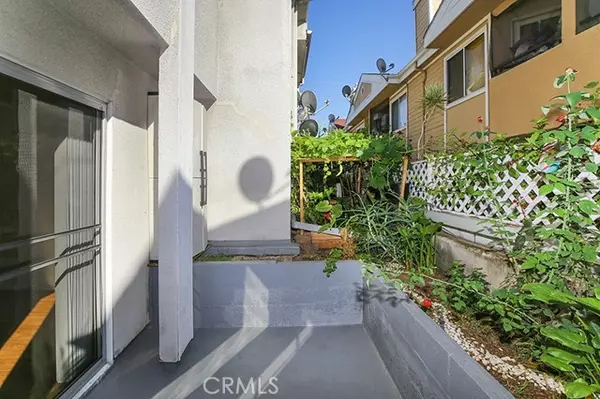Glendale, CA 91206,223 N Adams #6