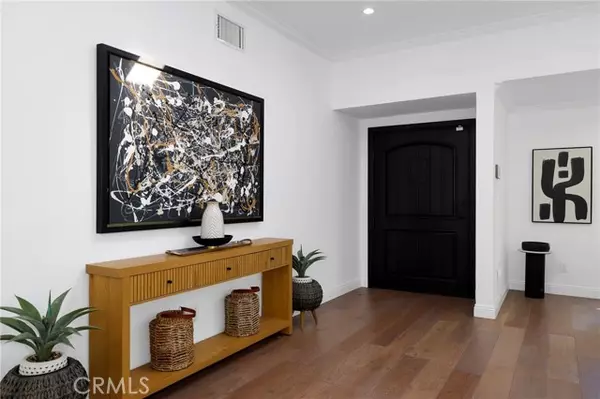 Los Angeles, CA 90036,543 N Gardner Street