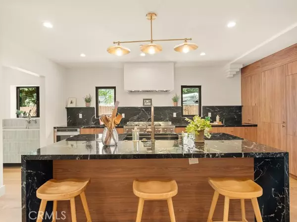 Valley Village, CA 91607,11911 Hartsook