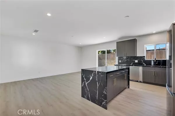 North Hollywood (los Angeles), CA 91605,8127 Radford Avenue