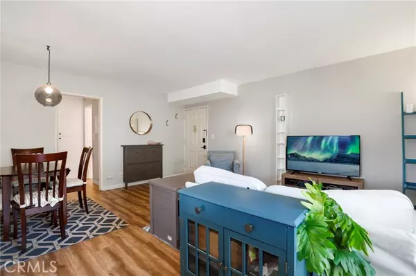 Woodland Hills (los Angeles), CA 91367,6021 Fountain Park Ln #2