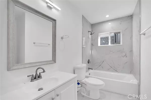 Studio City (los Angeles), CA 91604,13018 Valleyheart Drive #4