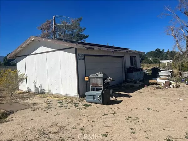 5226 Mono Road, Phelan, CA 92371