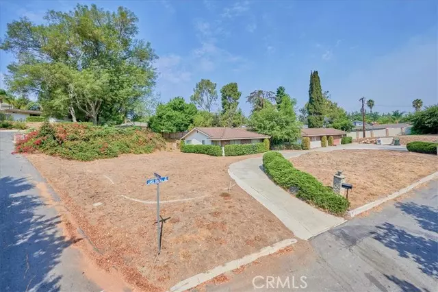 Fullerton, CA 92835,3209 Lakeknoll Drive