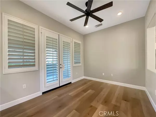 Valencia (santa Clarita), CA 91354,23752 Maple Leaf Court