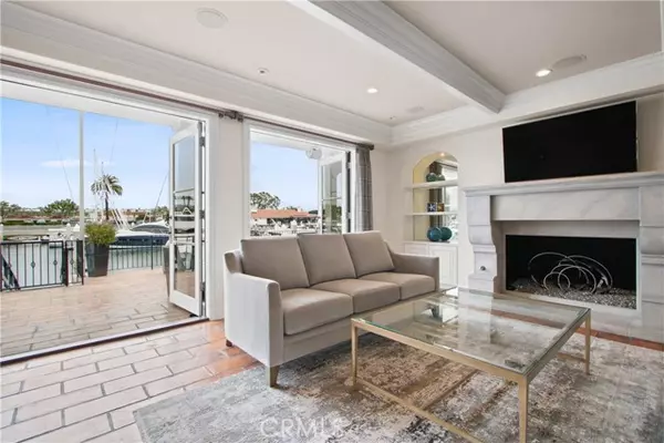 Newport Beach, CA 92660,102 Linda Isle