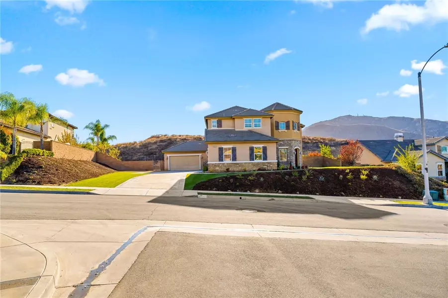 3040 Crystal Ridge Lane, Colton, CA 92324