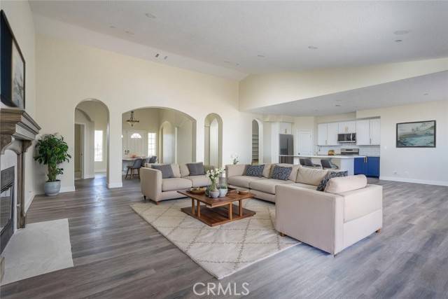 9678 Farmington Street, Oak Hills, CA 92344