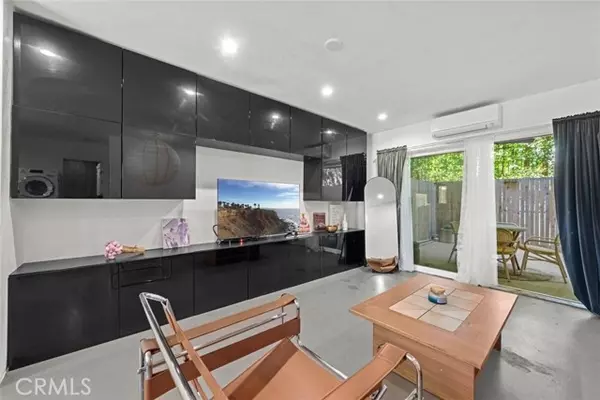 West Hollywood, CA 90069,9005 Cynthia Street #209