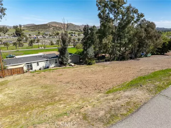 Lake Elsinore, CA 92530,0 Illinois Street