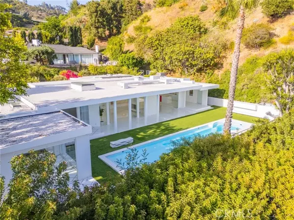 Beverly Hills, CA 90210,1046 N Hillcrest Road