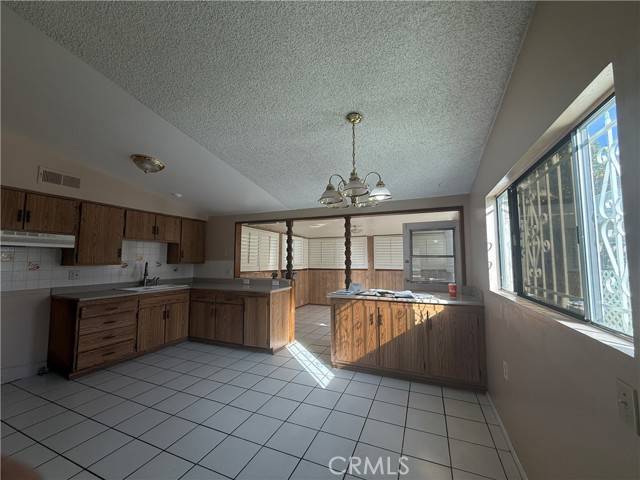Rialto, CA 92376,941 S Sycamore Avenue