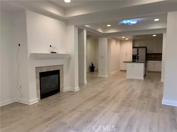 Los Angeles, CA 90094,12975 Agustin Place #105