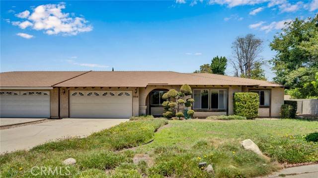 353 E Woodcroft Avenue, Glendora, CA 91740